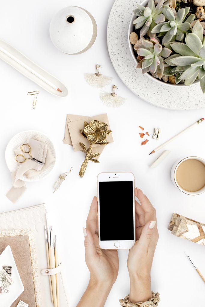 Stock image phone Stock image phone | 12 Steps to Become a Social Media Manager