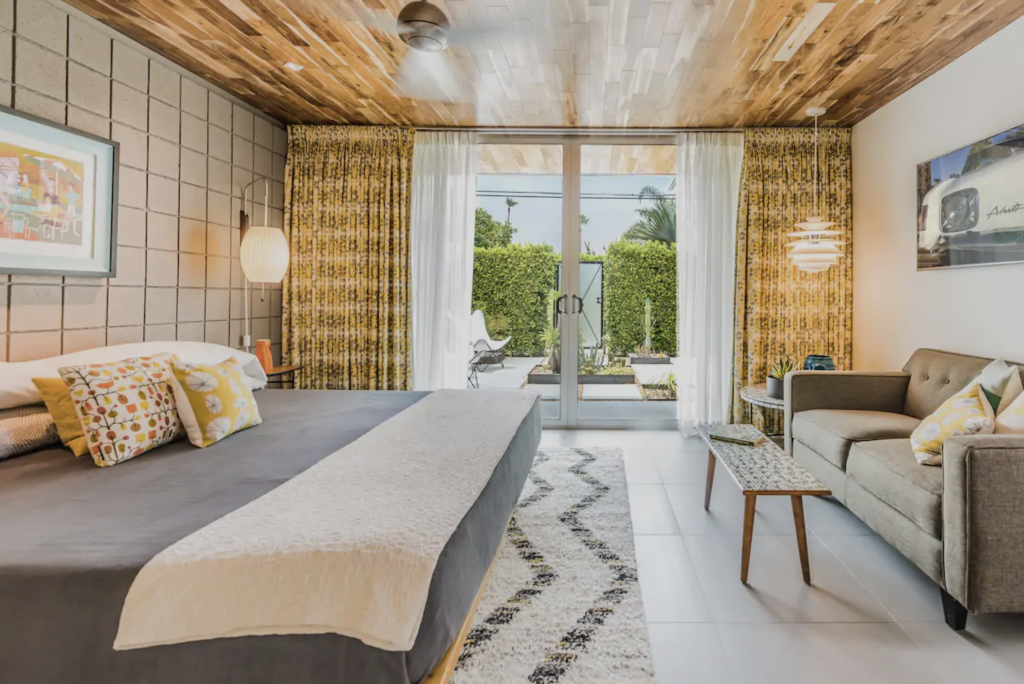 Stardust Oasis airbnb Interior of Stardust Oasis airbnb | 10 coolest Airbnbs in Palm Springs