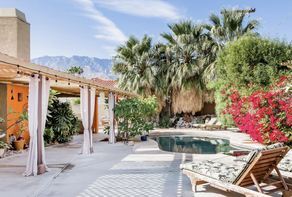 Tropical oasis in Palm Springs Tropical oasis in Palm Springs